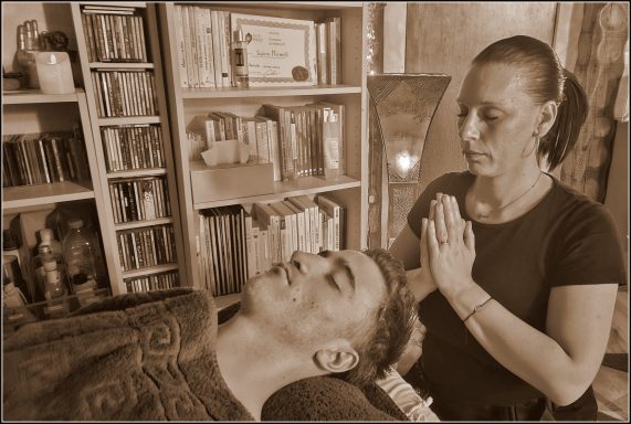 Sylvia Micaelli, Hypnose, Massages, Massages énergétiques, Formatrice en massages, Massages des 5 continents, infirmière