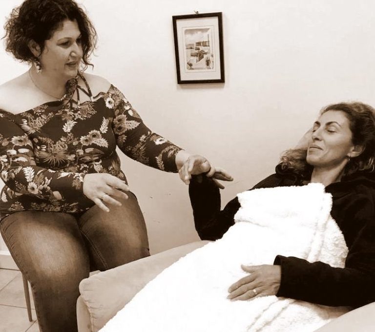 Sylvia, Micaelli, hypnose, massage, énergétique, magnétisme, reiki, Corse, Bastia, Borgo, Fédération Massage des 5 continents, Vibecodes, Infirmière, Soin énergétique, Massage des 5 continents, Massage Expanse therapy, Massage Sunphys, Formation massage, Formation fédération Massage des 5 continents, Bien-être, Développement personne, Hypnothérapie